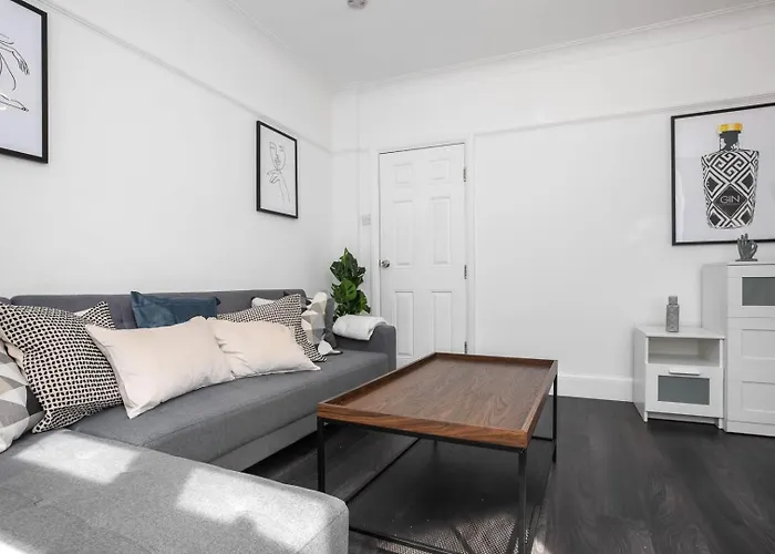 Modern 2 Bed Apartment In Prime Camden Sleeps 6