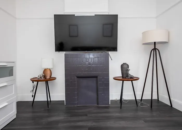 Modern 2 Bed Apartment In Prime Camden Sleeps 6