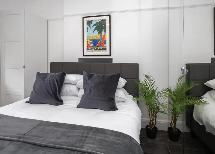 Modern 2 Bed Apartment In Prime Camden Sleeps 6